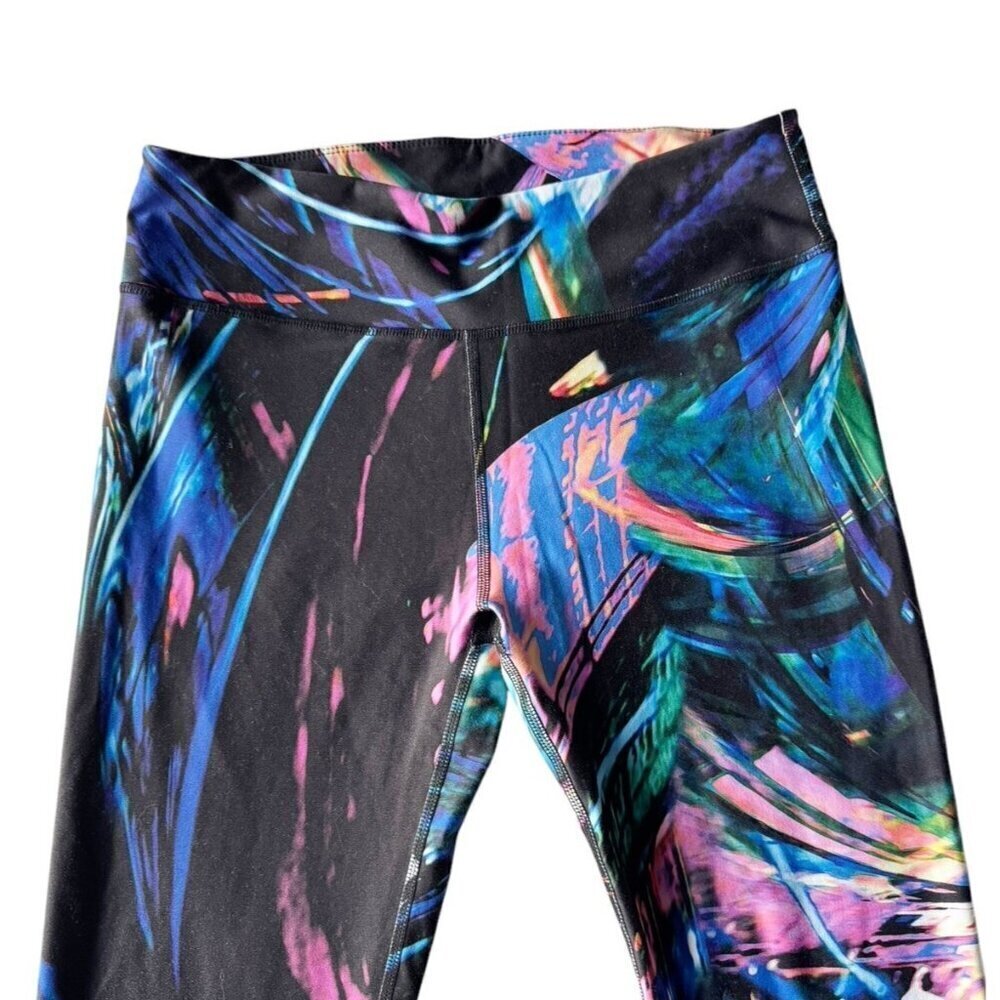 Fabletics Woman's Sz M Mid-Rise Cosmic Lights PowerHold Capri Leggings - Picture 3 of 6